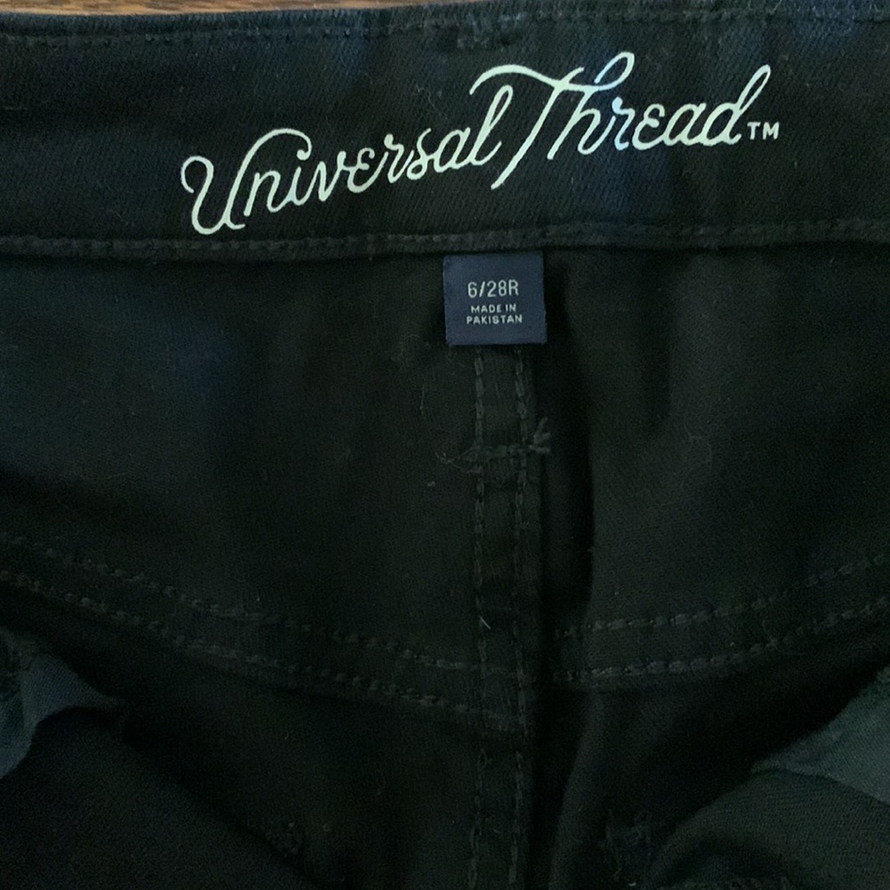Universal Thread shorts - Picture 3 of 3